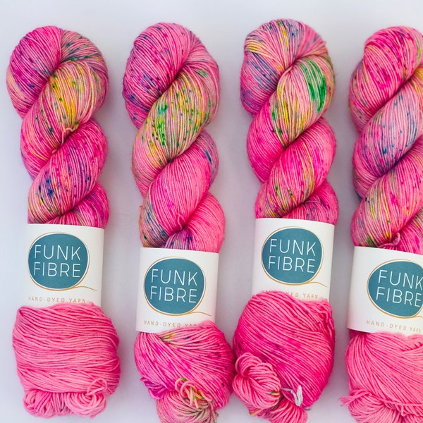 Hand-dyed sock yarn 4-ply Merino/Nylon 75/25 "Pinkfetti"