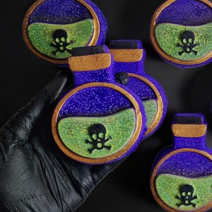 Potion Bottle Bath Bomb | Skull & Crossbones | Bath Fizzy | Kids Spooky Fun Gift | Handmade | Vegan Friendly