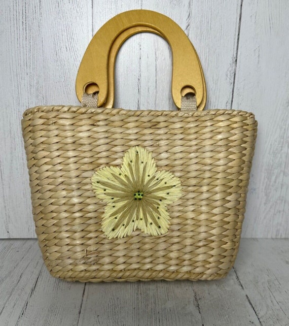 Y2K Straw Rattan Woven Purse Bag Flower Wood Handl