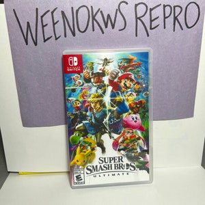 Peut inclure: Une boîte de jeu Nintendo Switch avec une image colorée de divers personnages du jeu vidéo Super Smash Bros. Ultimate. La boîte est blanche avec un logo Nintendo Switch bleu et le titre du jeu "Super Smash Bros. Ultimate" en texte blanc.