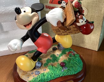 Disneyland Resort Limited Edition “Picnic Time” (245/850)