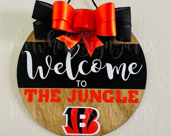 Placa de madeira de 12" do Cincinnati Bengals Placa de porta de futebol americano Guirlanda da NFL Futebol americano Quem é bem-vindo em casa Guirlanda de porta grossa Bengals Placa de casa