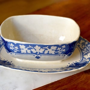 Saucière ancienne en faïence de GIEN - Modèle Océan