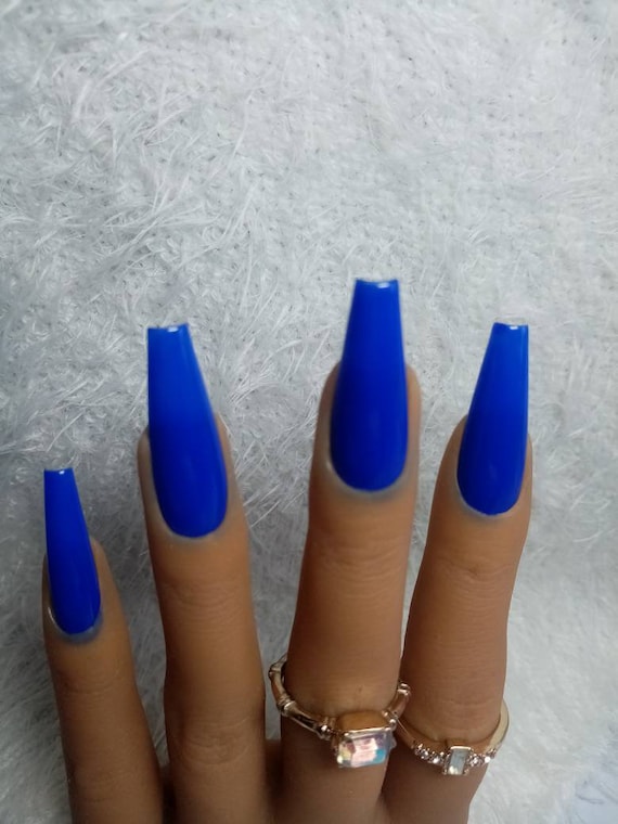 electric blue nails