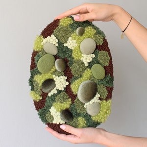 Botanisch muurdecor, mos textiel muurkunst, punch naald muur hangend, op de natuur geïnspireerd huisdecor, mos muurtapijt, kunst voor plantenliefhebbers