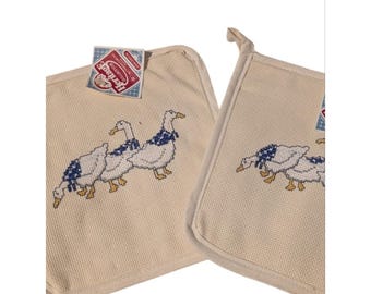 Juego de 2 agarraderas vintage con diseño de gansos y patos para punto de cruz, nuevas con etiquetas.