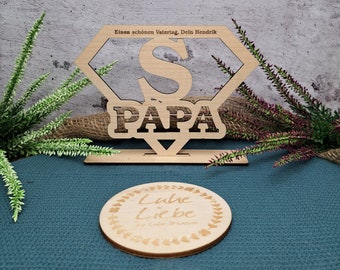 Superpapa und Supermama Holzschild aus Ahorn. Tolles Weihnachtsgeschenk mit persönlichem Namens Schriftzug | Geschenk zum Vatertag Muttertag