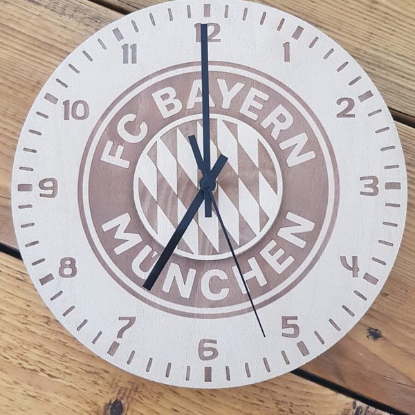 Holzuhr Fußballclub, FC Bayern München, Moderne Holzuhr, Wanduhr, ohne Tickgeräusch, still, Holzuhr mit Metallzeigern