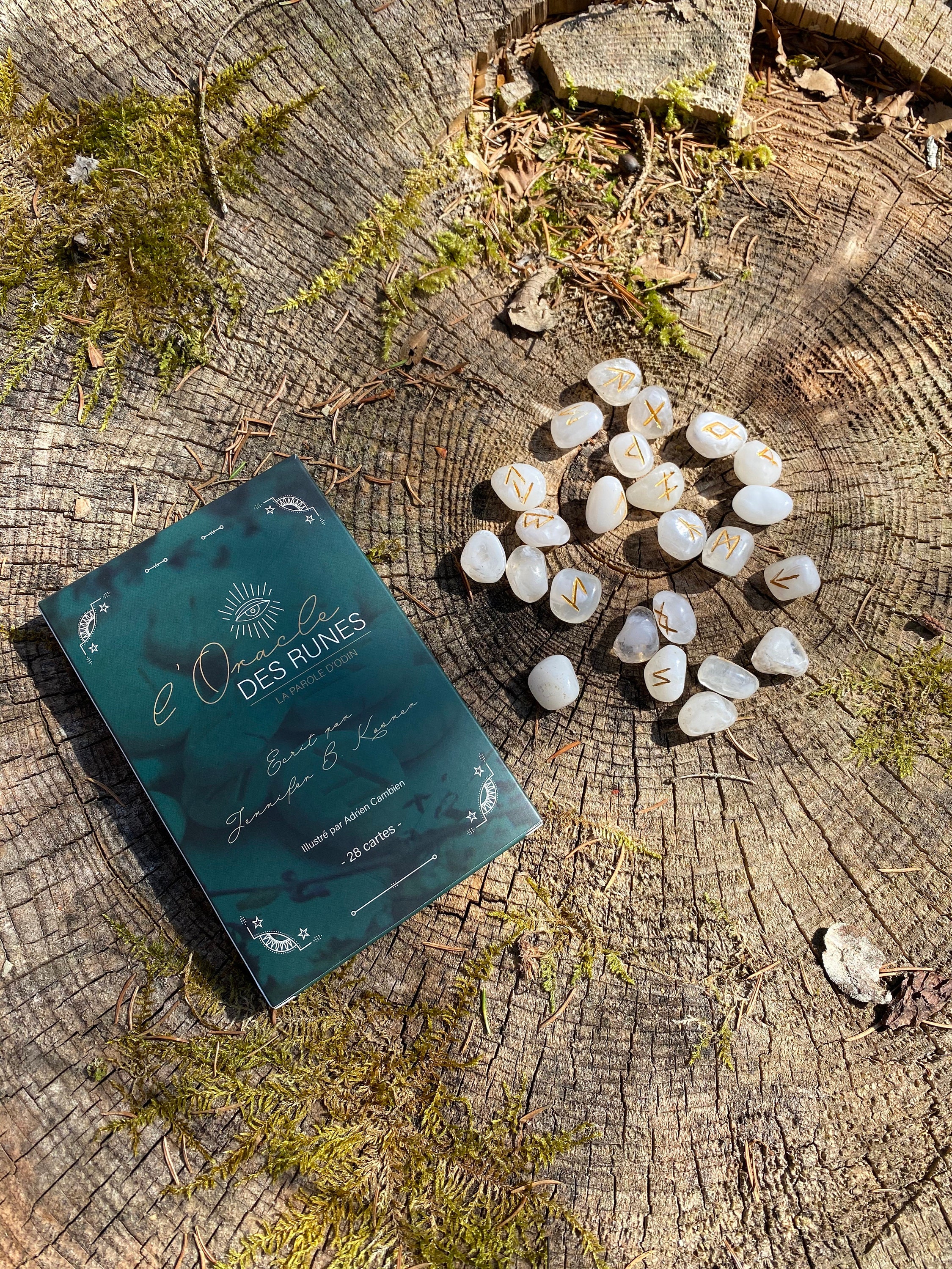 L'oracle Des Runes La Parole d'odin et Un Jeu de 25 Runes en Pierres