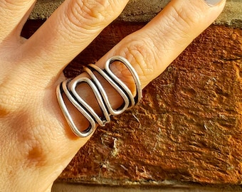 Anillo escultural de plata con forma de aro, estilo brutalista, ajustable, vanguardista, declaración de estilo modernista, regalo de arte para lucir.