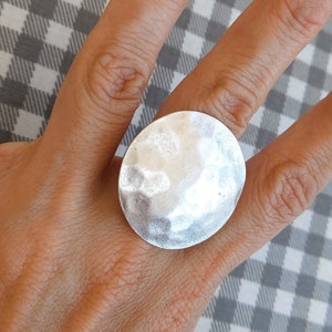 Disk Brutalist Hammered Big Round Ring, Modernist Abstract Ring,US Size 0,76 inch