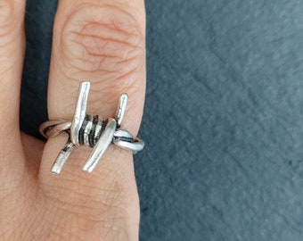 63 / Silver Twisted Barbed Wired Ring
