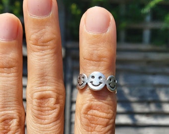 87 / Silver SMILEY FACE Ring, Abstract Knuckle Ring