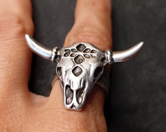 91-Silver BULL SKULL with Horn Ring, Animal Caribou Stackable Ring