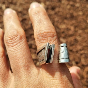 40 / Silver Brutalist Modern Line ART Ring