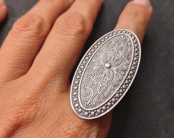 92 / Engraved Shield Wide Silver Statement Ring, Ethnic Boho Ring