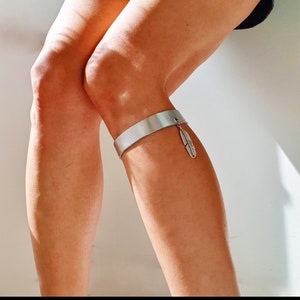 Silver color Real Leather Leg Chain, extraordinary leg jewelry, Leather knee jewelry with feather, Summer Jewelry, coastal leg chain gift