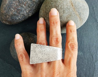 30 / Silver Brutalist Hammered Big Plate Ring, Modernist Abstract Ring