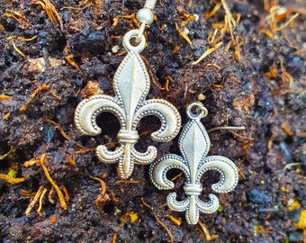 R15 Fleur De Lis Earrings, Flower of the Lily French Jewelry, Mothers Day Gift