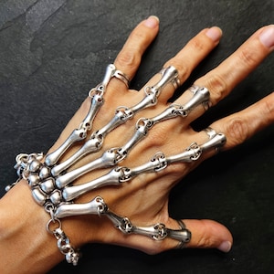 37- Gothic Skeleton All Bone Hand Ring Bracelet