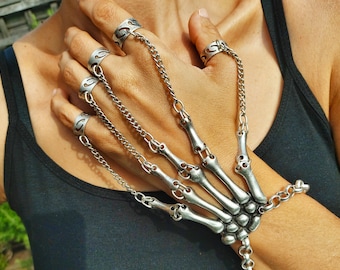 31- Gothic Skeleton Hand Ring Chain Bracelet