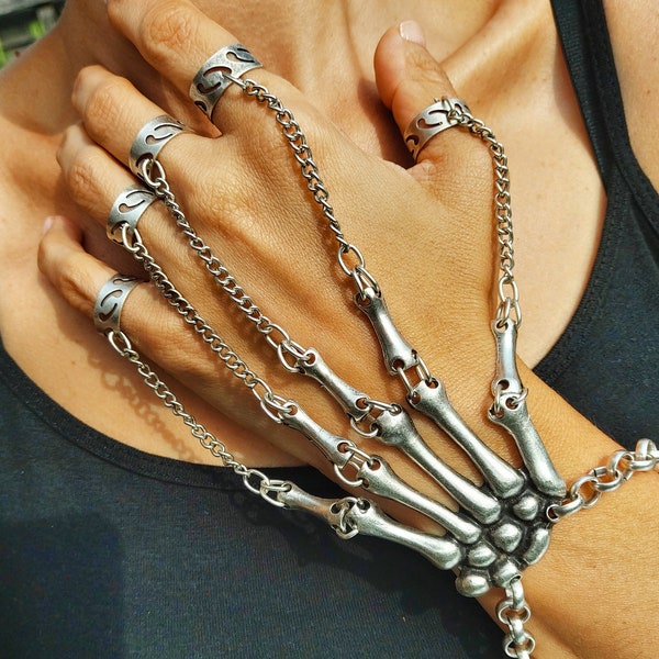 31- Gothic Skeleton Hand Ring Chain Bracelet