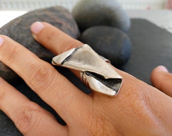 Anillo brutalista de plata arrugada, banda ajustable escultural, joyería artística, regalo abstracto modernista para ella.