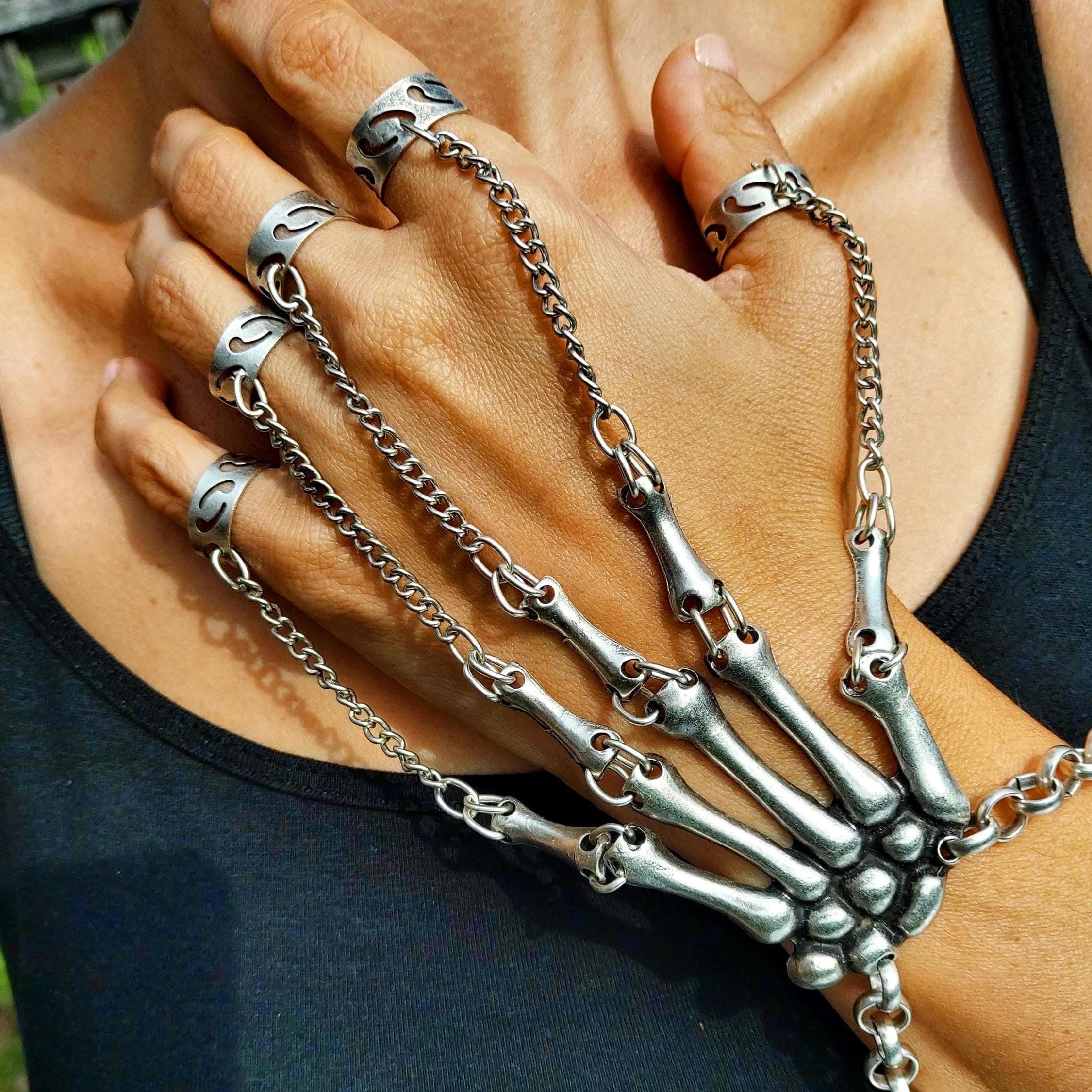 Bracciale A Catena Per Mano Uomo Goth Punk - Gioiello Con Teschio - Regalo Originale Per Halloween - Design Misterioso E Regolabile
