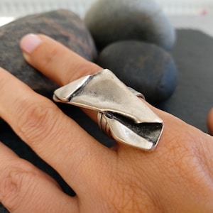 28 / Silver Brutalist Wrinkled Ring, Modernist Abstract Ring