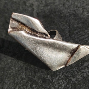 23 / BRUTALISTische asymmetrische ketting, antieke zilveren statement dikke bib ketting, modernistische sieraden afbeelding 8