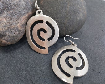 44- Silver Spiral Swirl Dangly Earrings