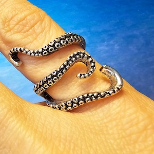 R105 Silver Plated Octopus Tentacle Wrap Ring - Nautical Ocean-Inspired Jewelry