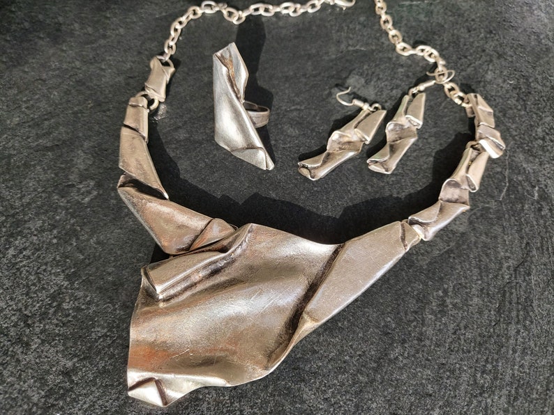 23 / BRUTALIST Asymmetrical Necklace, Antique Silver Statement Chunky Bib Necklace, Modernist Jewelry image 3