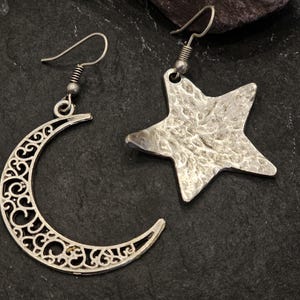 E52 Asymmetric Moon and Star Earrings – Silver Mismatched Celestial Jewelry