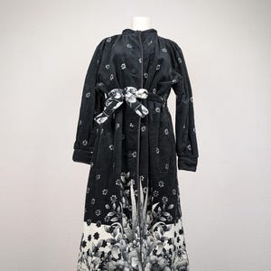Bademantel/Hauskleid (L) Vintage von Triumph Elegance schwarz weiß gemustert