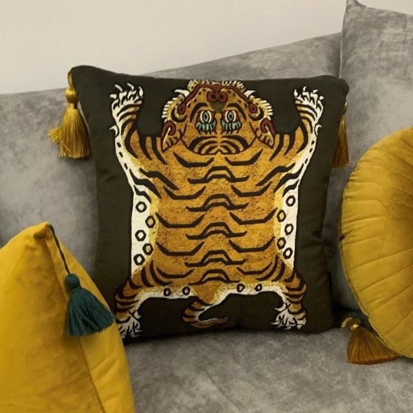 Tibetaanse Tijger Rug Kussensloop - Moderne versie van het iconische symbool van Tibet - Tiger Throw Pillow, Tiger Pillow, Green Pillow, Tiger Lover