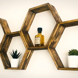 Étagère murale hexagonale Honning en bois massif – Design nid d’abeille – Déco artisanale – Style scandinave naturel - Fabriquée en France