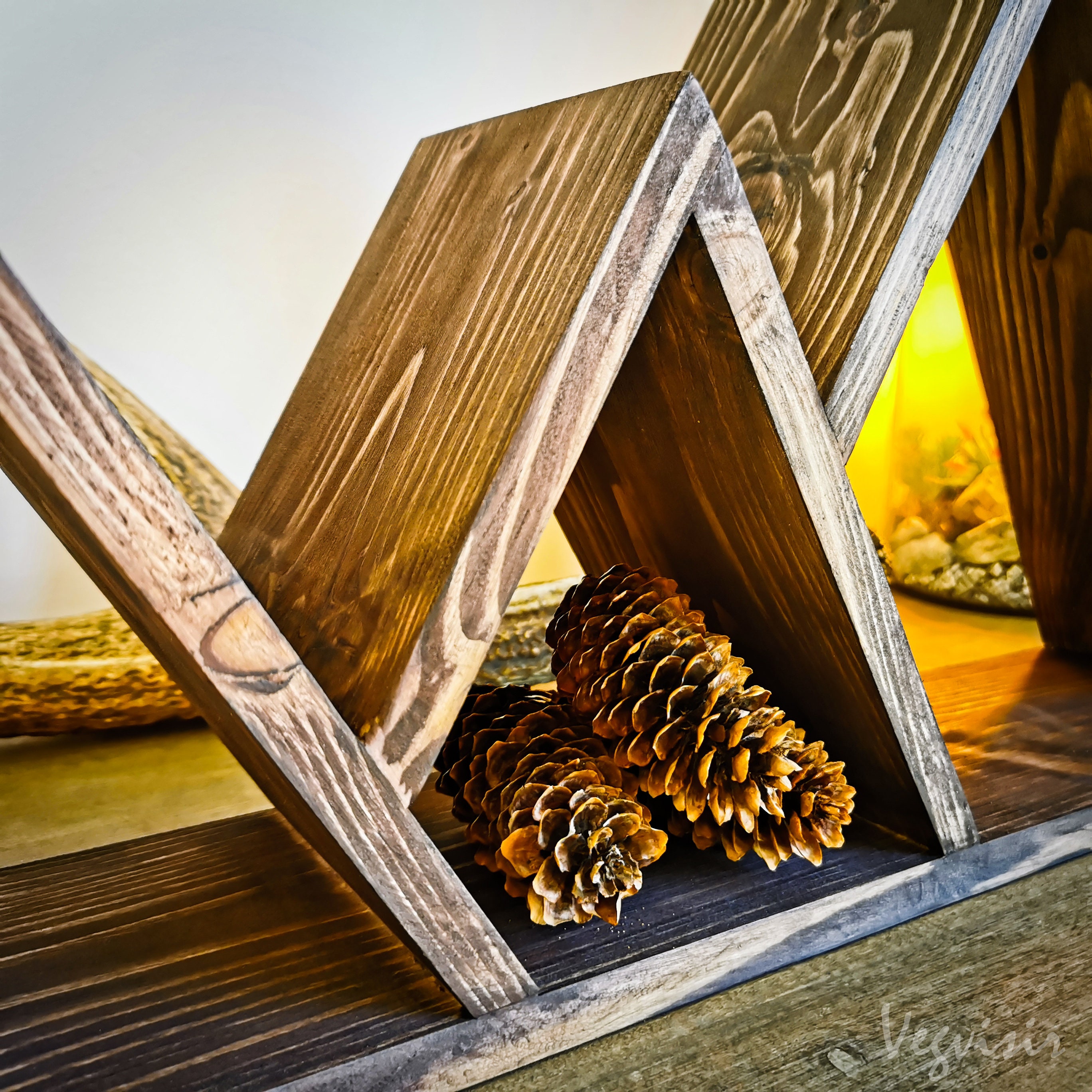 Étagère murale hexagonale Honning en bois massif - Atelier Vegvisir