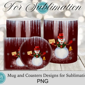Peut inclure: Un ensemble de motifs de sublimation repr&eacute;sentant un bonhomme de neige portant un chapeau rouge, tenant une lettre et une cloche, sur un fond rouge avec des flocons de neige blancs et des paillettes. Les motifs comprennent une tasse et deux dessous-de-verre.