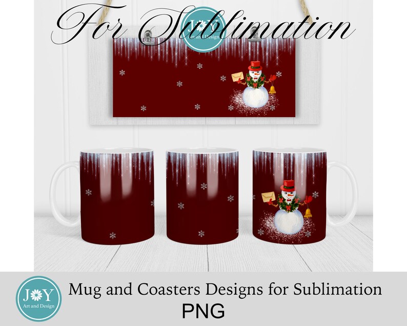 Peut inclure: Trois designs de sublimation repr&eacute;sentant un bonhomme de neige tenant une lettre et une cloche sur un fond rouge avec des flocons de neige blancs. Les designs sont pour une tasse et deux sous-verres.