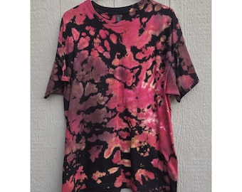 Duża koszulka z odwróconym tie-dye, ręcznie farbowana w północno-zachodniej części Pacyfiku w USA przez artystę, koszulka w stylu hippie, koszulka boho, odzież festiwalowa, kolorowa