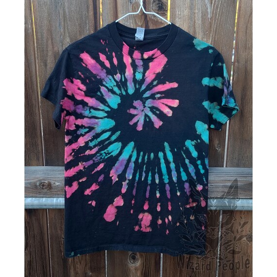 Piccola maglietta Tie Dye inversa, tinta a mano nel Pacifico nord
