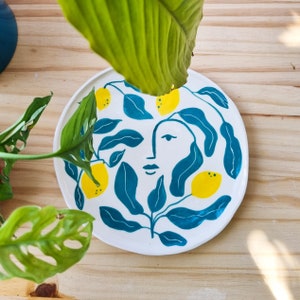 “The lemon lady” plate, small ceramic dish, table decoration, face and lemon, green-blue and yellow