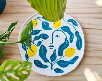 “The lemon lady” plate, small ceramic dish, table decoration, face and lemon, green-blue and yellow