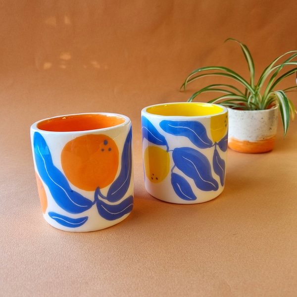 Tasse Orange et Citron sans anse céramique orange, jaune  et bleu, fabrication artisanale