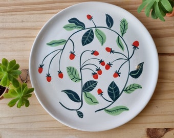 Ceramic pie dish "Les Fraises", hand-painted red strawberry and green leaf decoration, made to order.