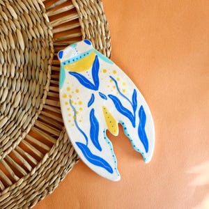 Ancienne Broche CIGALE Porte-bonheur En Céramique Polychrome – état Parfait