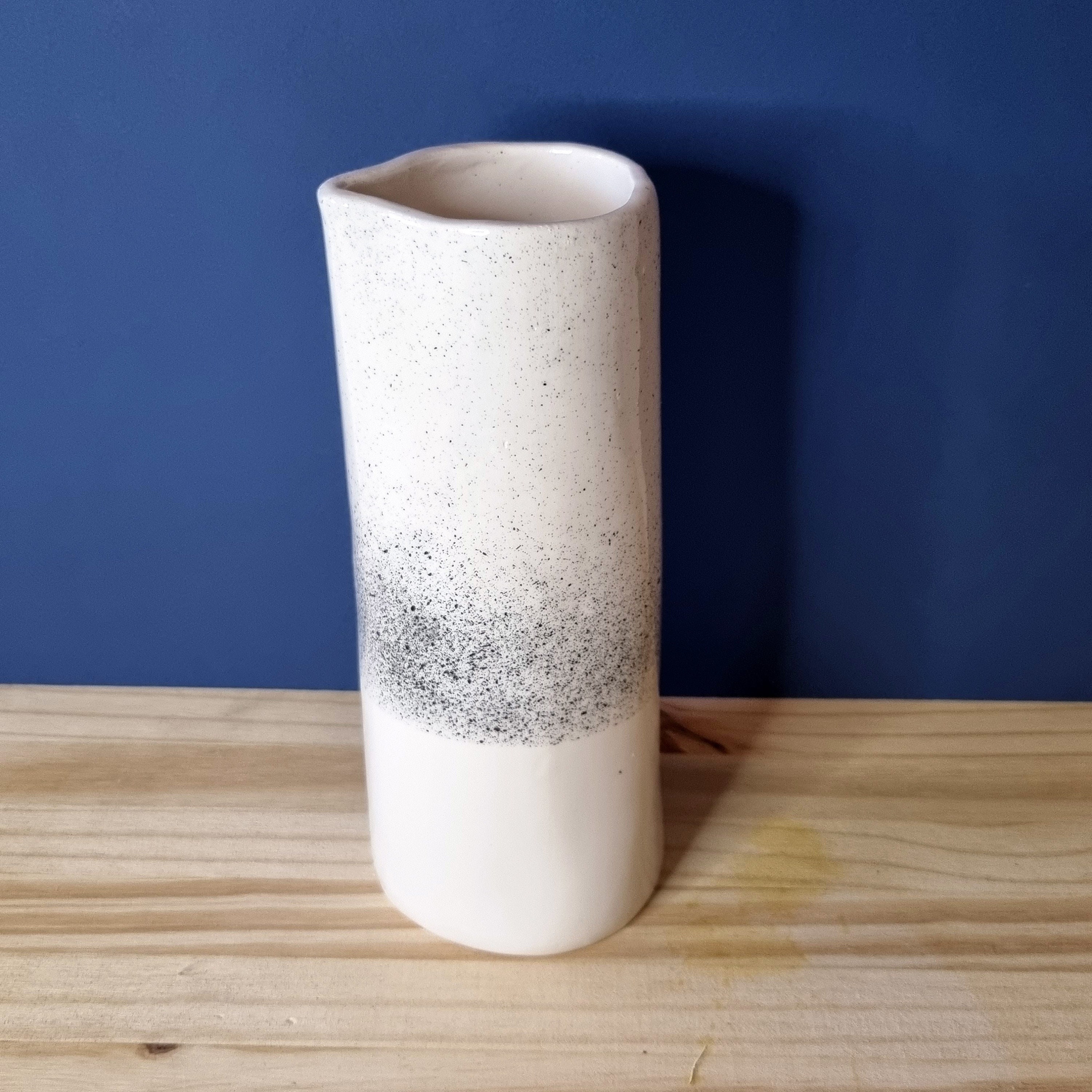 Grande Cruche Céramique Mouchetées Noir et Blanc