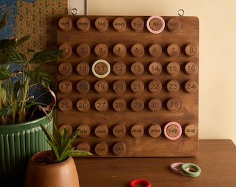Perpetual Wall Calendar – Inspired by 70s "Ring a Date", Handmade in Reclaimed Wood and Jesmonite