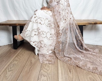 Dupatta de red bordada: velo de novia con perlas y flores doradas